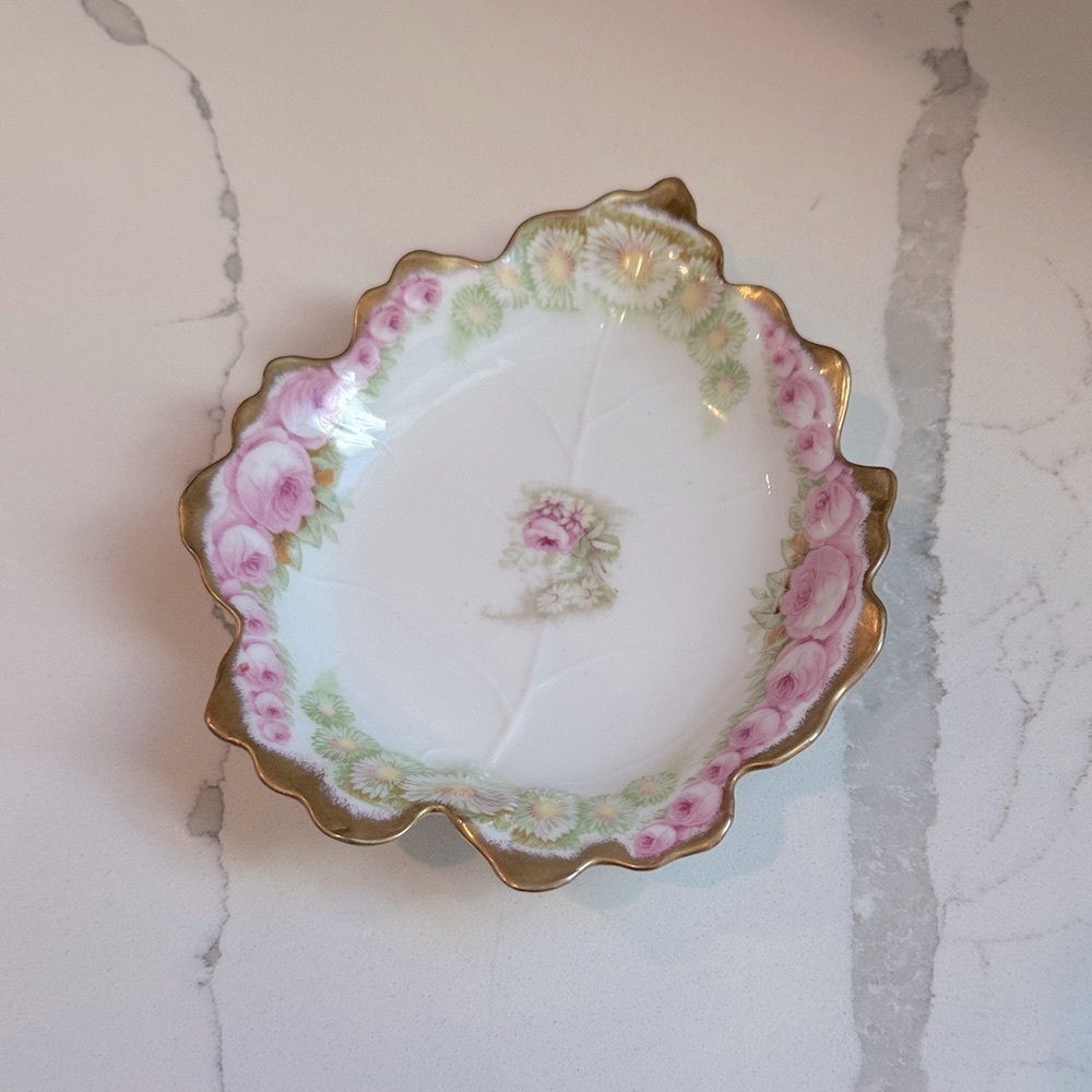 Elegant Floral Leaf-Shaped Dish with Gold Trim
